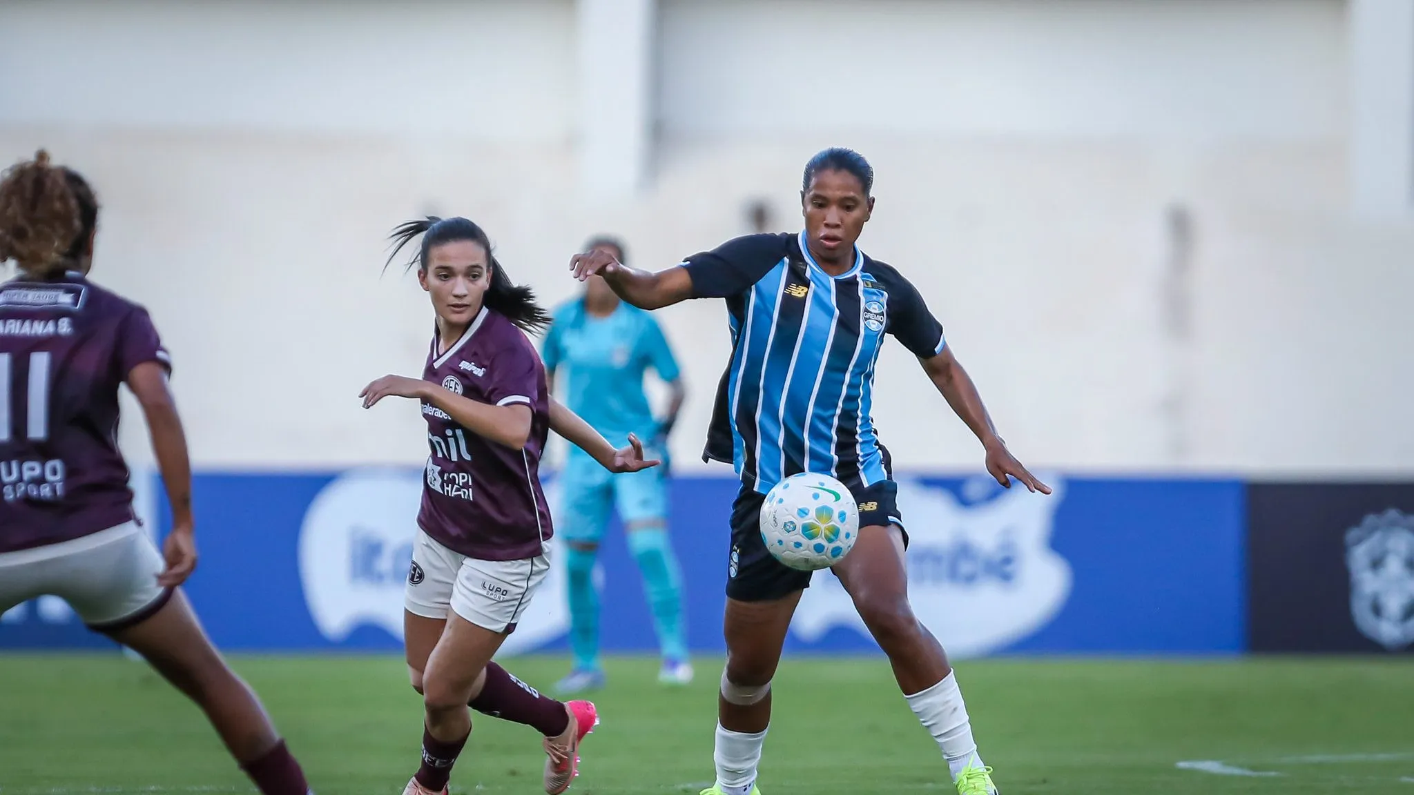 Ferroviária e Grêmio em campo pelo Brasileirão Feminino
