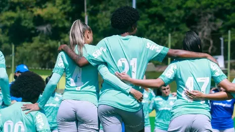 Elenco feminino do Palmeiras em treino