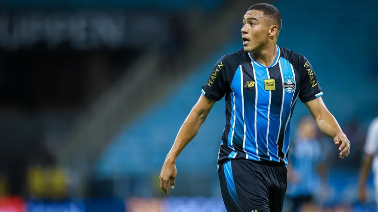 Carlos Vinicius é o artilheiro gremista