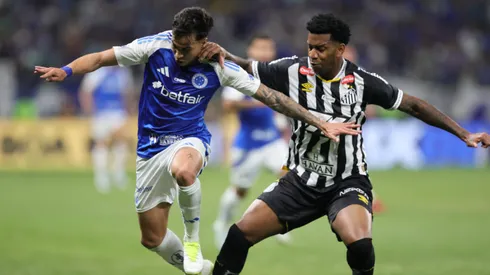 Cruzeiro e Santos se enfrentam pelo Brasileirão. Foto: Gilson Lobo/AGIF