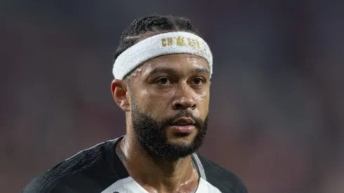 Memphis durante partida do Coringão na Arena da Baixada