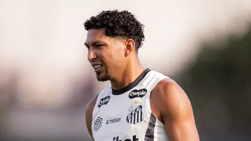 Rony em ação no CT Rei Pelé