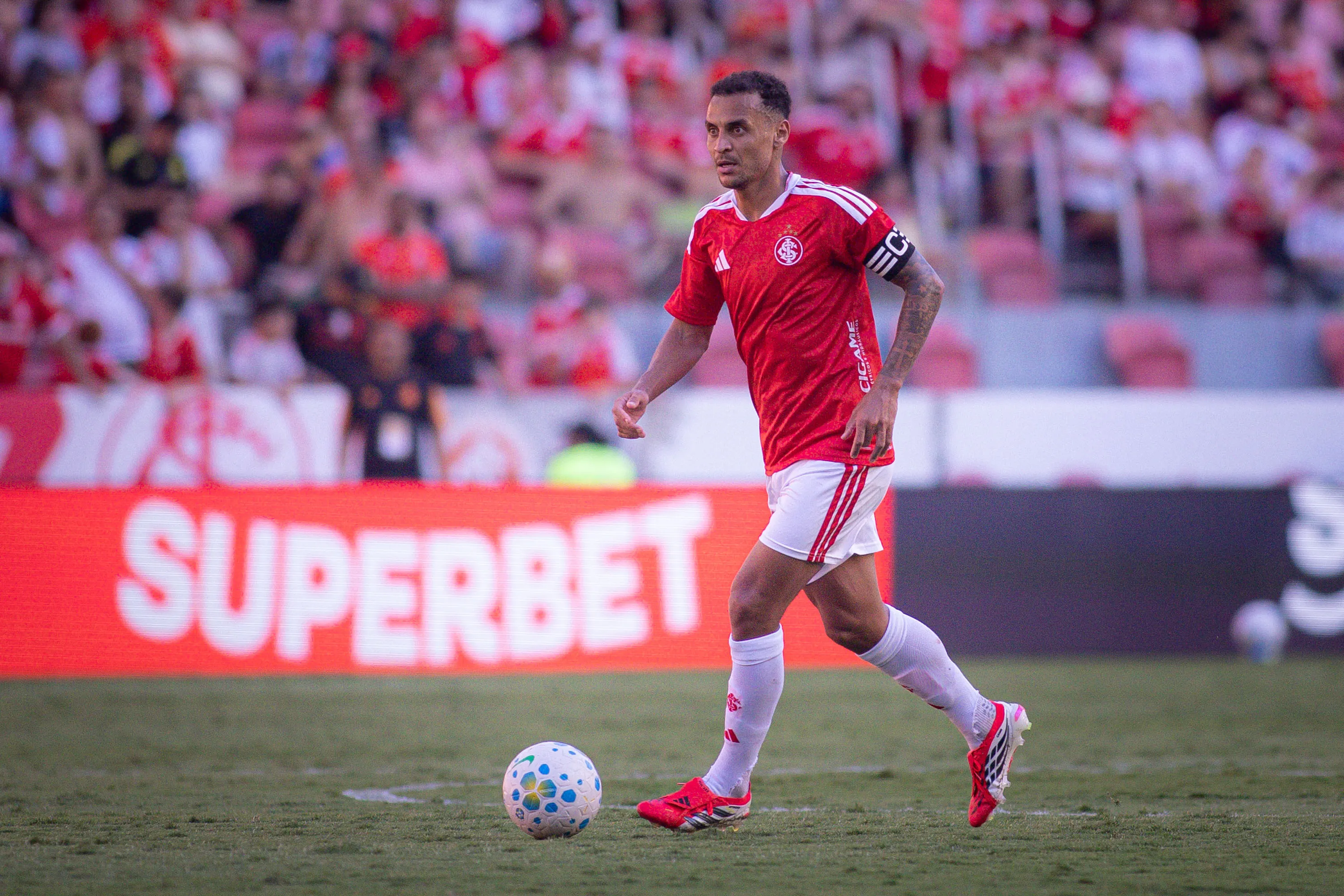 RS – PORTO ALEGRE – 15/03/2026 – BRASILEIRO A 2026, INTERNACIONAL X BAHIA – Alan Patrick jogador do Internacional durante partida contra o Bahia no estadio Beira-Rio pelo campeonato Brasileiro A 2026. Foto: Maxi Franzoi/AGIF