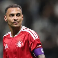 Alan Patrick bate marca histórica, mas perde espaço no Inter