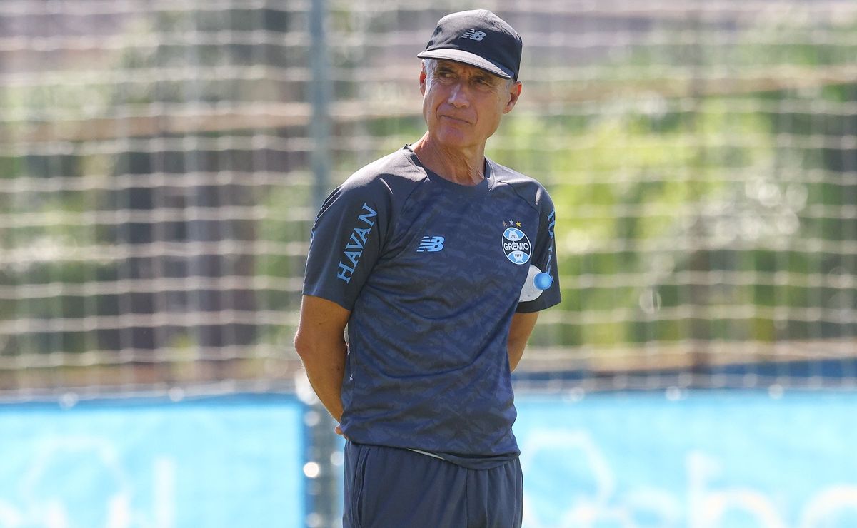 Luís Castro arquiva oito jogadores do Grêmio e deixa nomes como Marcos Rocha e Wagner Leonardo de fora