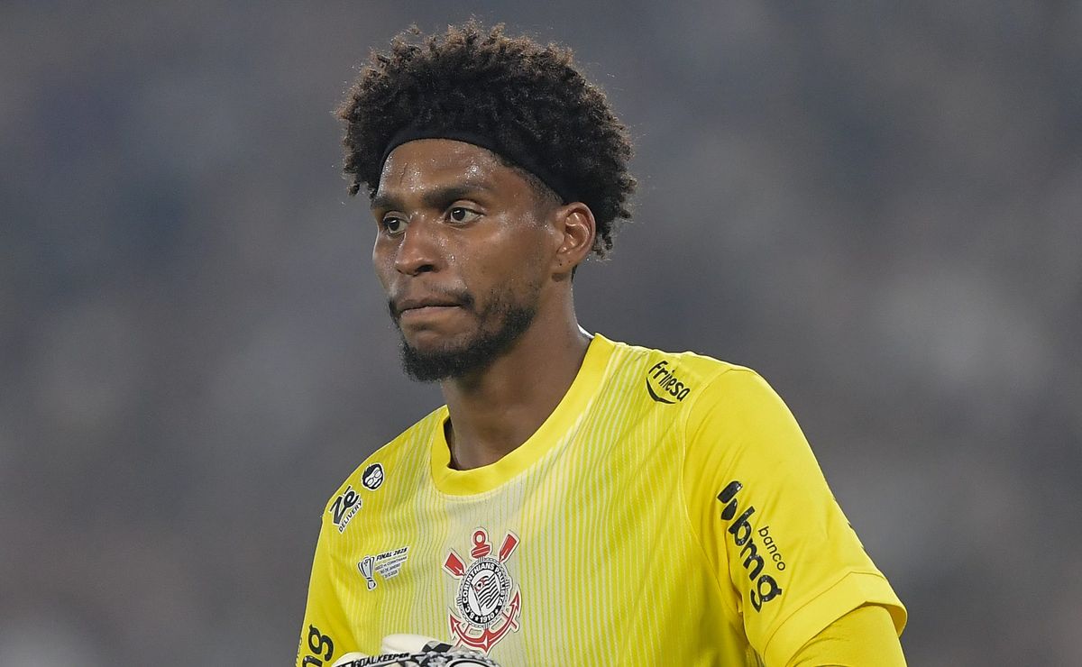 Hugo Souza revela pressão ao projetar reencontro em Corinthians x Flamengo após convocação de Ancelotti