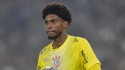 Hugo Souza em ação na final da Copa do Brasil de 2025