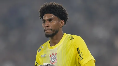 Hugo Souza em ação na final da Copa do Brasil de 2025