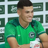 Botafogo intensifica busca por zagueiro e oficializa proposta por Anthony, do Goiás