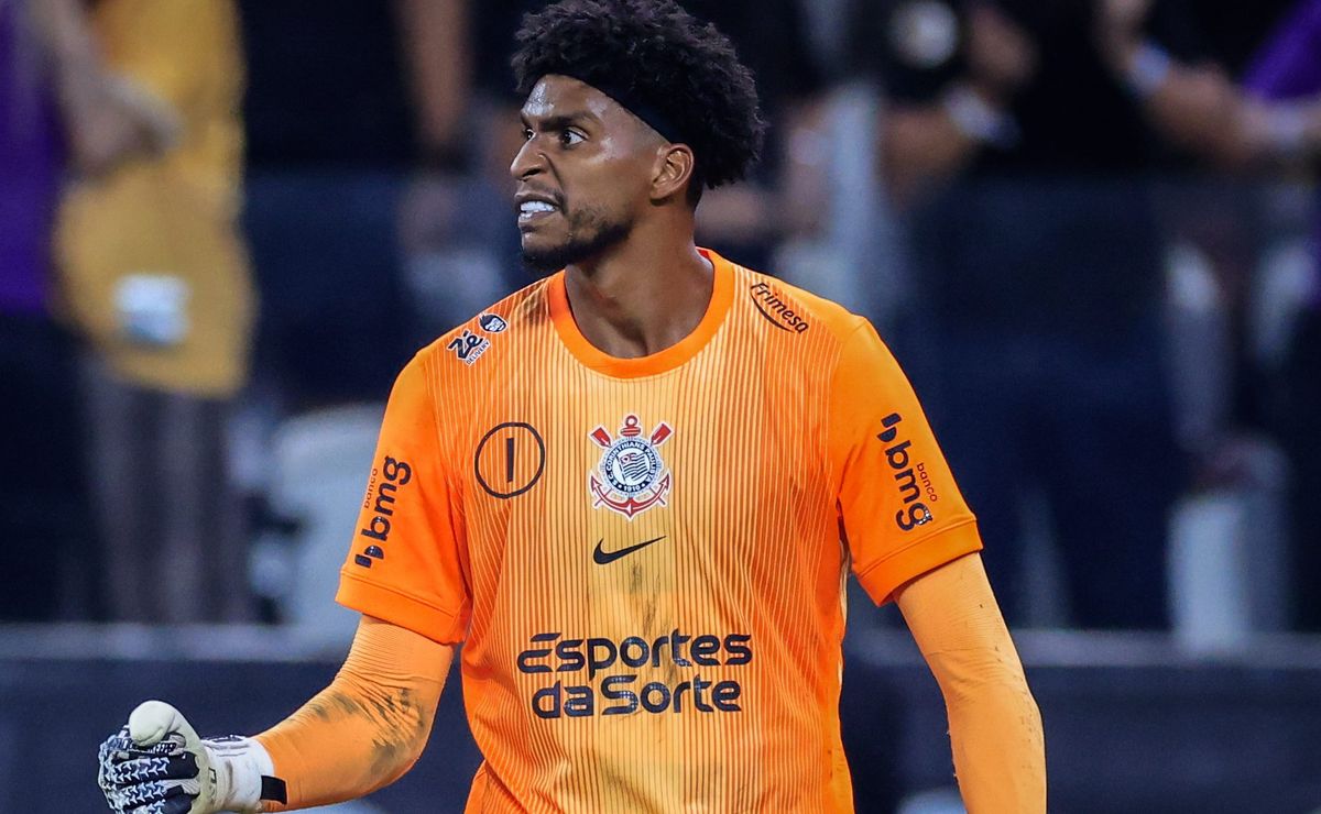 Hugo Souza comemora volta à Seleção Brasileira perto da Copa do Mundo: “Sonho e uma gratidão imensa”