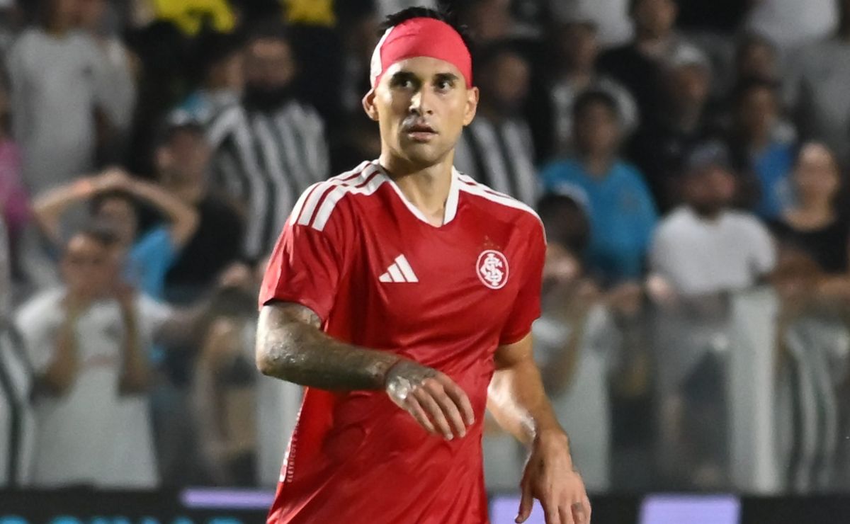 Lédio Carmona pede Rodrigo Villagra como titular do Internacional após destaque contra o Santos