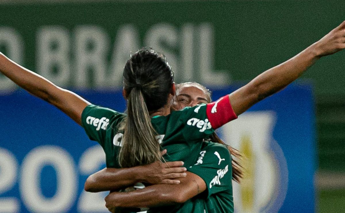 Palmeiras goleia Vitória no Allianz Parque e mantém liderança isolada no Brasileirão Feminino