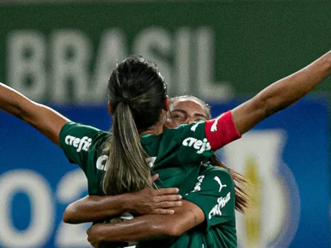 Palmeiras atropela Vitória e segue líder isolado