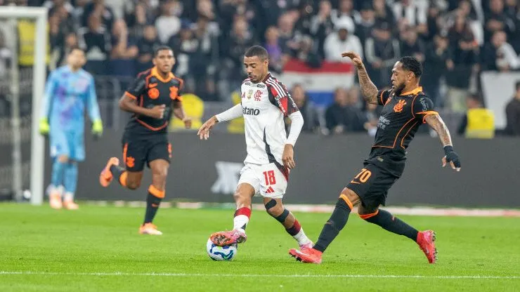 Nicolas de la Cruz jogador do Flamengo durante partida contra o Corinthians no estadio Arena Corinthians pelo campeonato Brasileiro A 2025. Foto: Joisel Amaral/AGIF