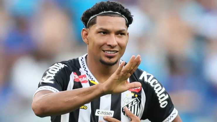 Rony se lamenta após chance perdida diante do Cruzeiro