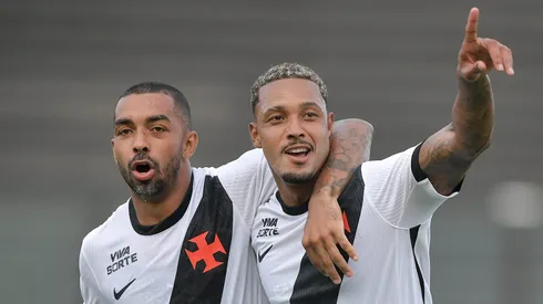 Vasco venceu o Grêmio com gols de Cuiabano e David (direita)