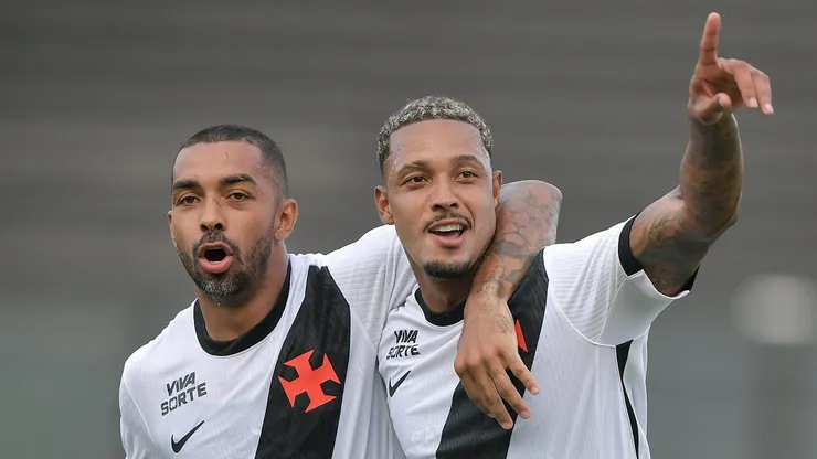 Vasco venceu o Grêmio com gols de Cuiabano e David (direita)