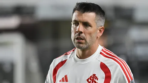 SP - SANTOS - 18/03/2026 - BRASILEIRO A 2026, SANTOS X INTERNACIONAL - Paulo Pezzolano tecnico do Internacional durante partida contra o Santos no estadio Vila Belmiro pelo campeonato Brasileiro A 2026. Foto: Jota Erre/AGIF