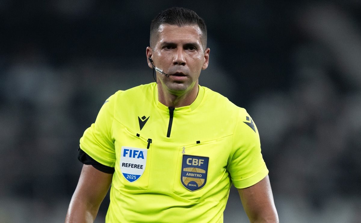 Pênalti marcado para o Internacional diante da Chapecoense divide opiniões e gera debate nas redes sociais