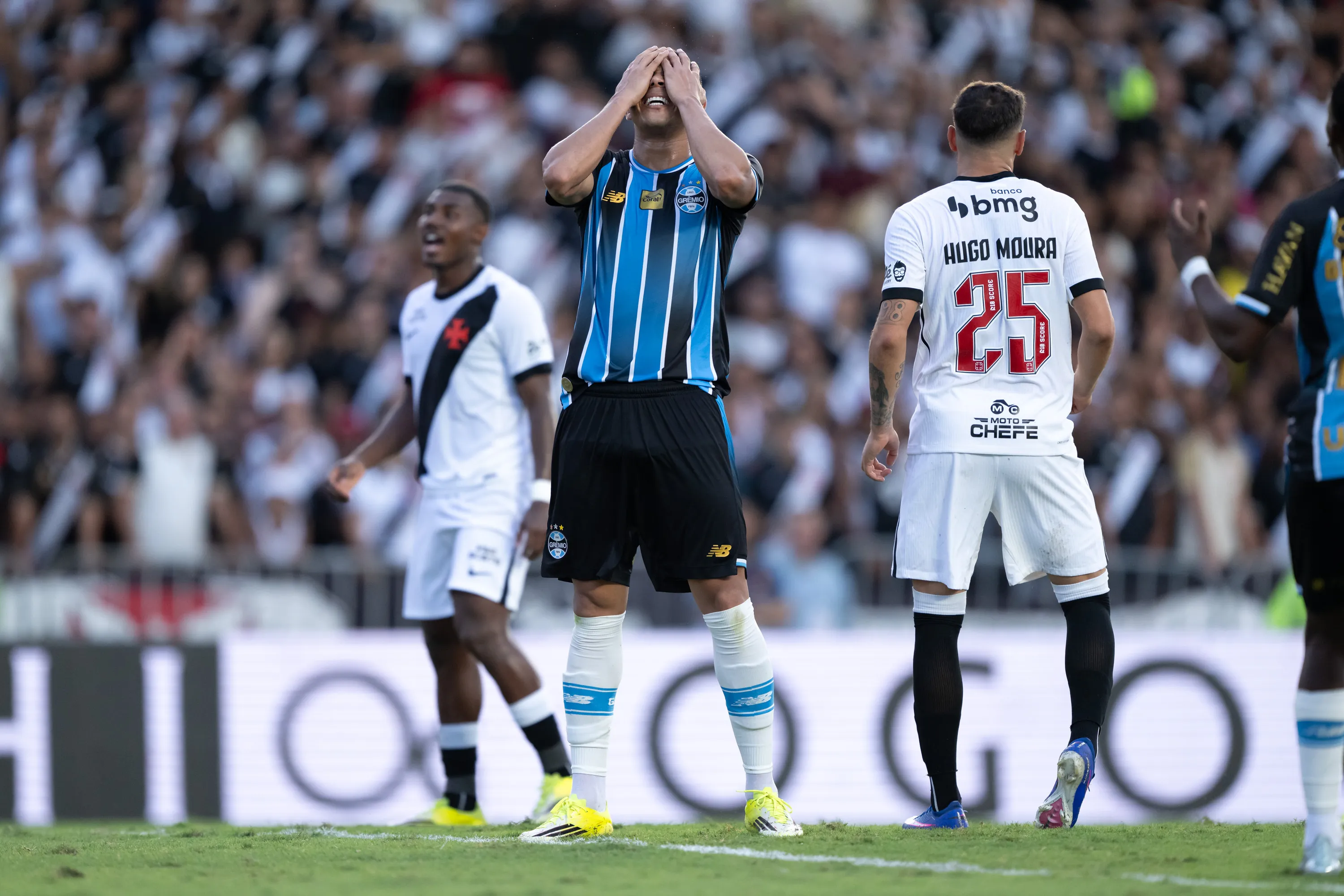 Carlos Vinicius jogador do Grêmio lamenta durante partida contra o Vasco. Foto: Jorge Rodrigues/AGIF
