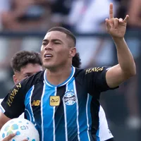 Carlos Vinícius critica início do Grêmio e lamenta derrota