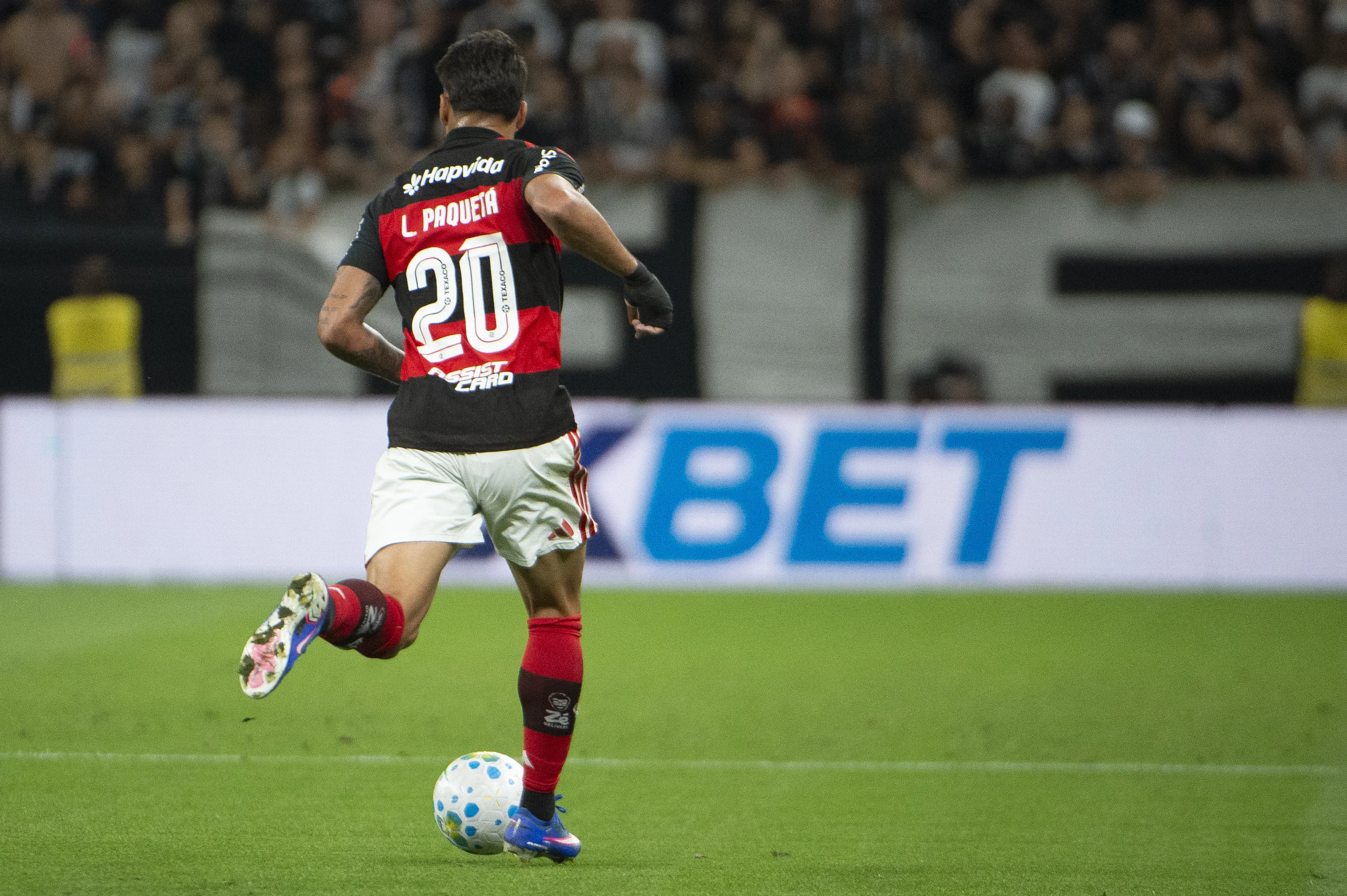 Paquetá se destacou no 1° tempo da partida. Foto: Anderson Romão/AGIF