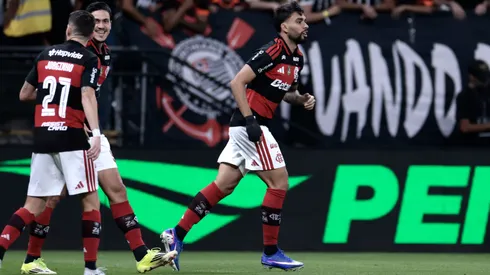 Lucas Paquetá, jogador do Flamengo, comemora seu gol durante partida contra o Corinthians no estadio Arena Corinthians pelo campeonato Brasileiro A 2026. Foto: Marcello Zambrana/AGIF