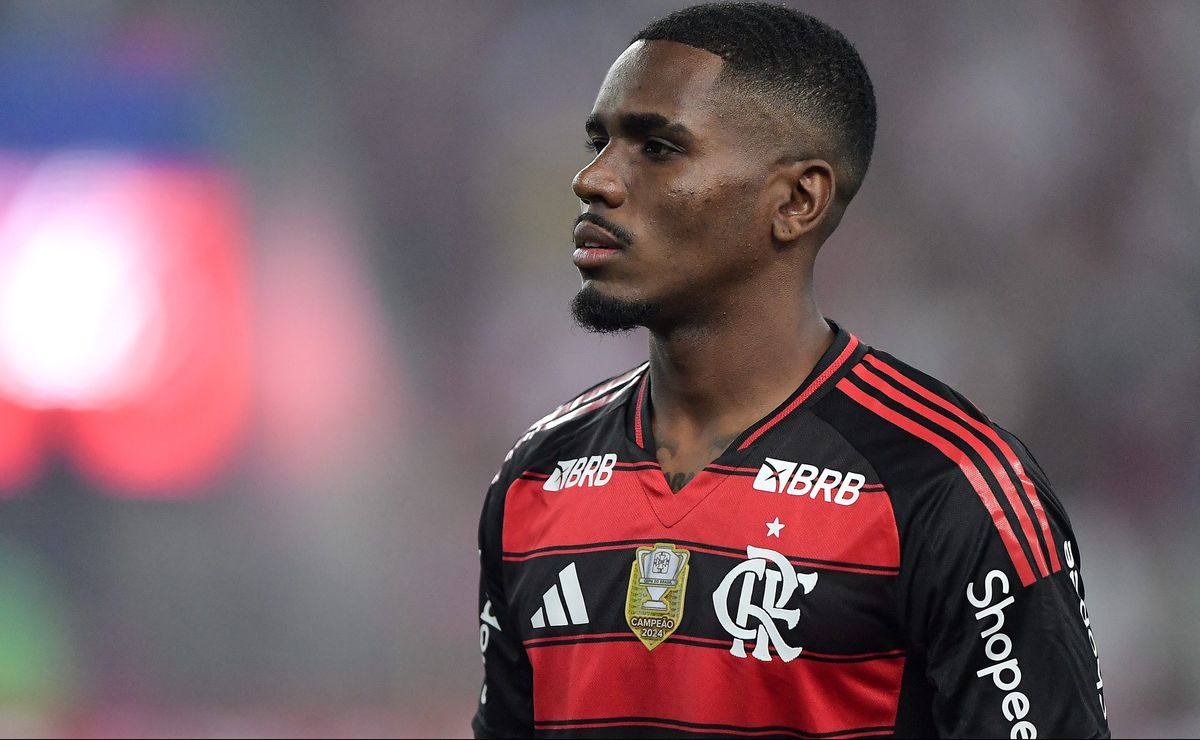 Evertton Araújo é expulso em Corinthians x Flamengo e decisão do Rodrigo José Pereira de Lima gera debate