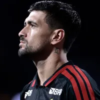 Arrascaeta quase marca pintura pelo Flamengo e Hugo Souza salva