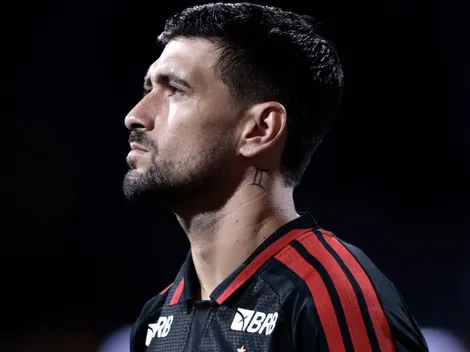 Arrascaeta quase marca pintura pelo Flamengo e Hugo Souza salva