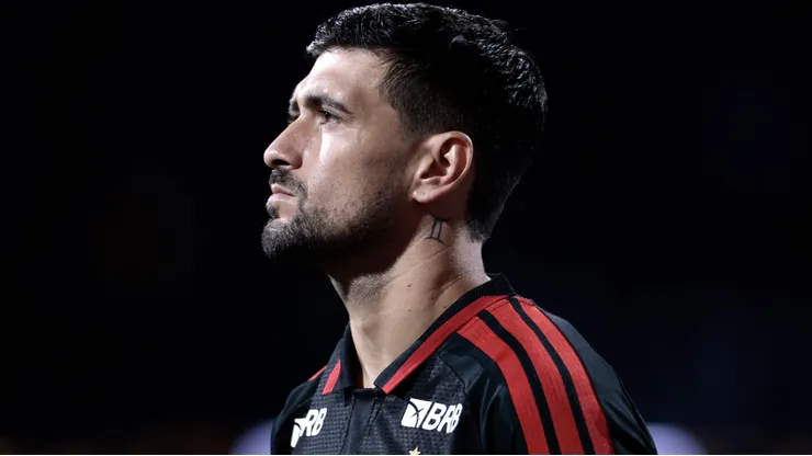 Arrascaeta quase marcou um golaço.