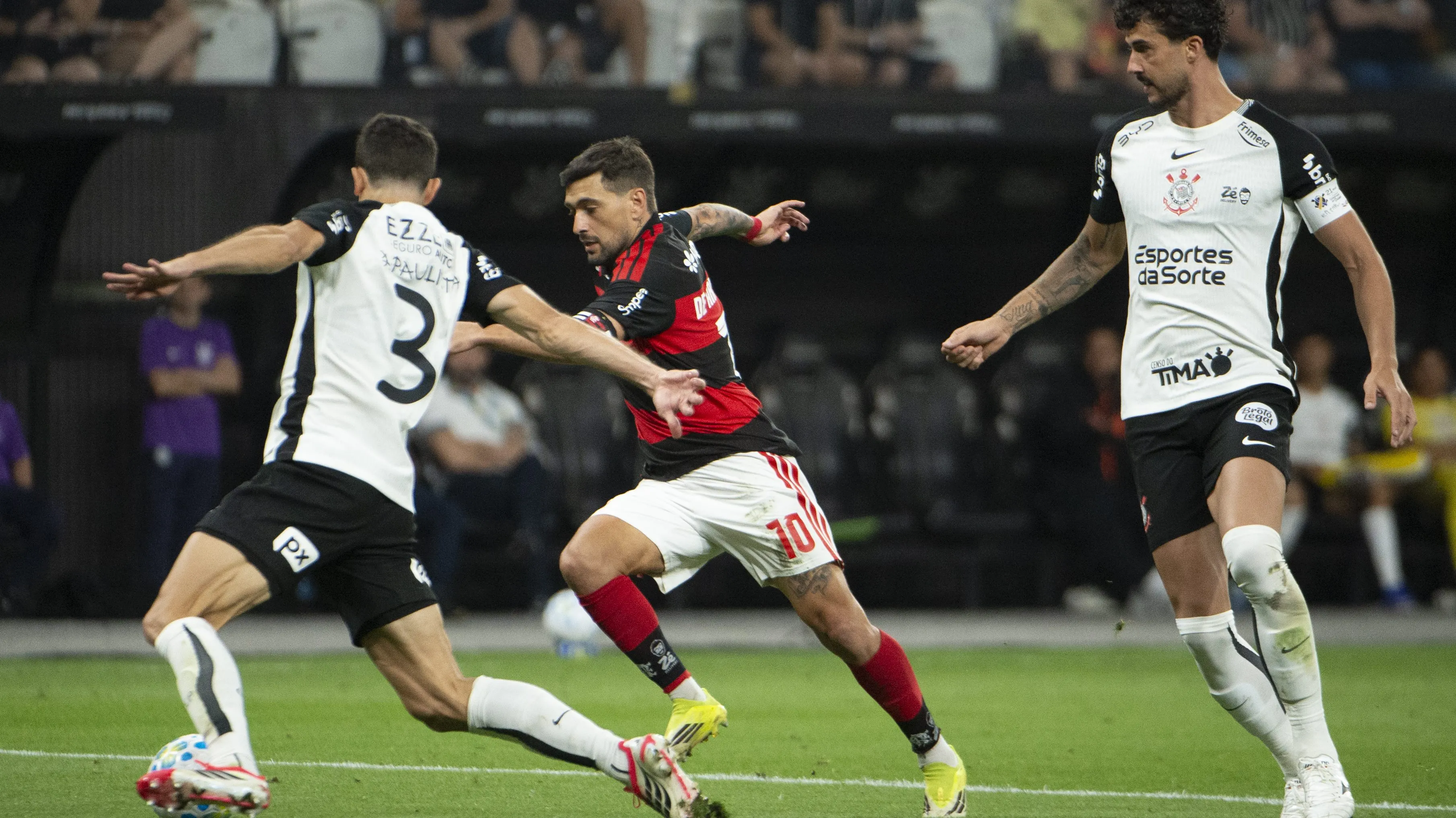 Corinthians X Flamengo. Foto: Anderson Romão/AGIF