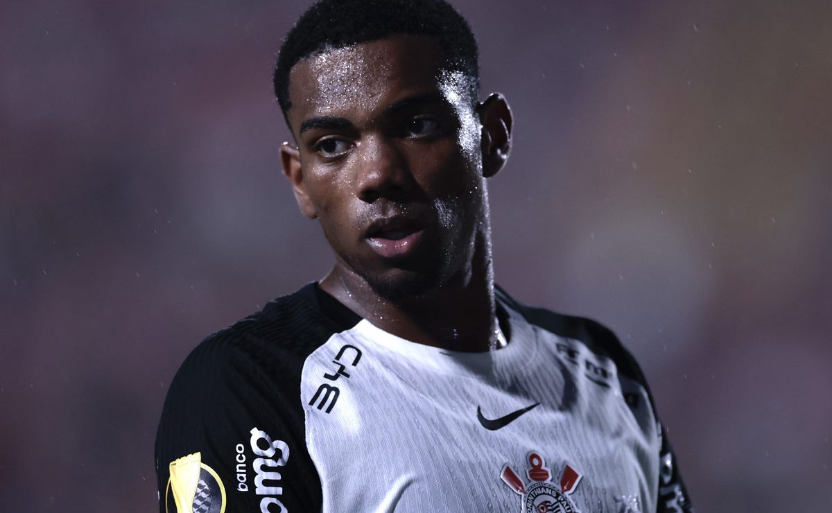 Corinthians reclama de pênalti ignorado em André por árbitro Rodrigo Pereira de Lima contra o Flamengo