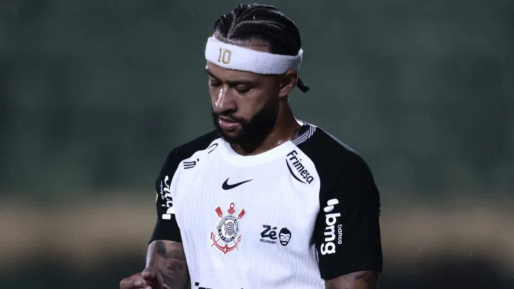 Lesão de Memphis preocupa para sequência da temporada - Foto: Marcello Zambrana/AGIF