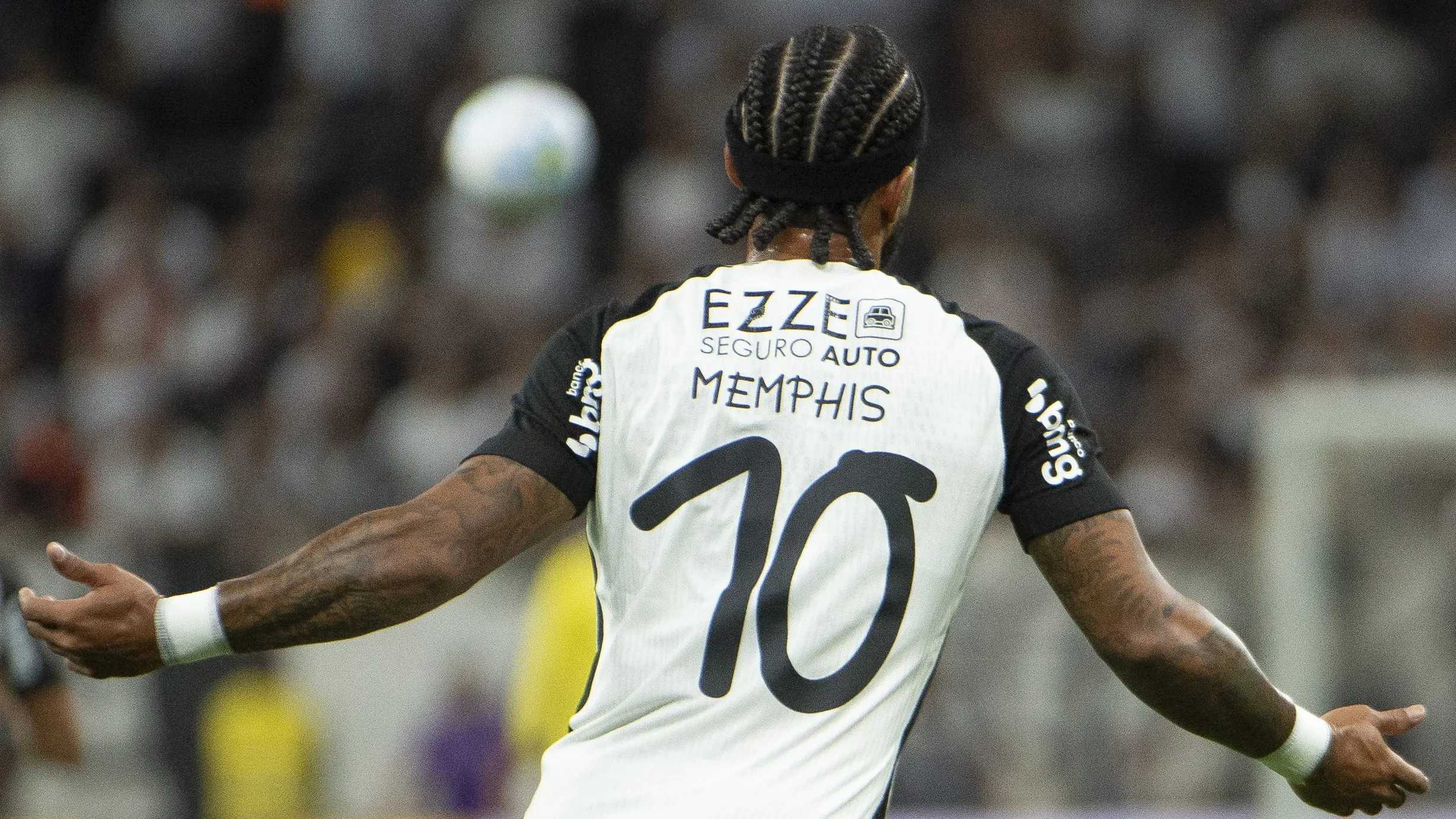 Memphis foi autor da assistência espetacular para o gol do Timão contra o Flamengo – Foto: Anderson Romao/AGIF
