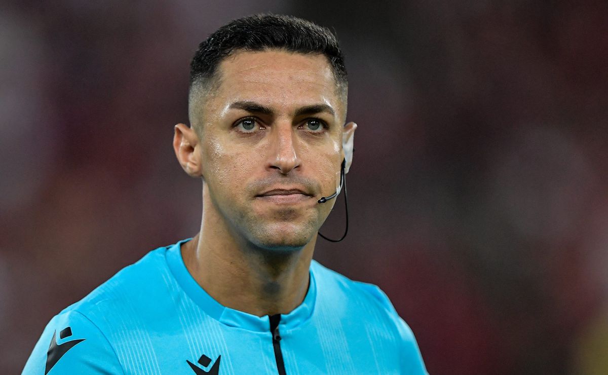 Árbitro revela que precisou de ajuda policial após ser abordado por funcionários do Corinthians