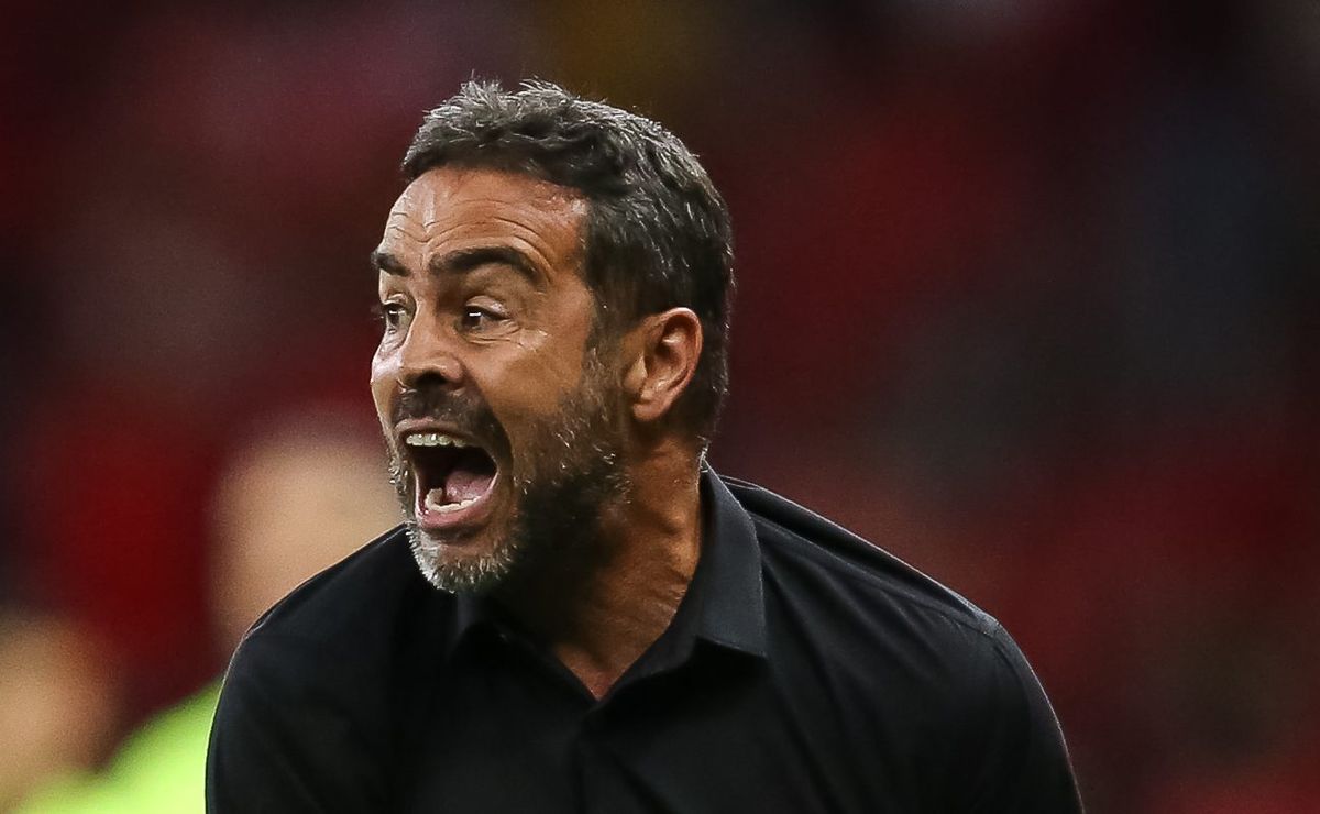 Diretoria do Cruzeiro entende a necessidade por mudanças e Artur Jorge terá respaldo