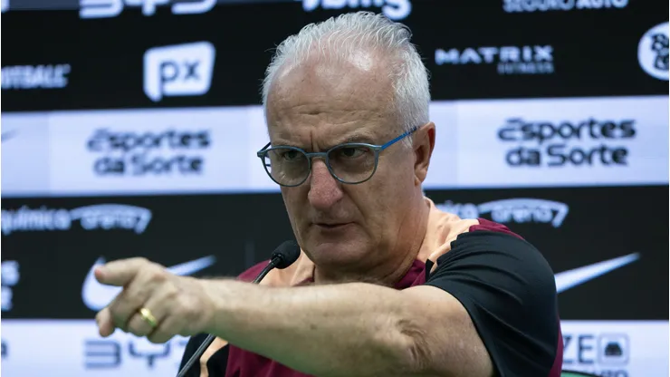 Dorival Júnior segue no Corinthians como técnico.