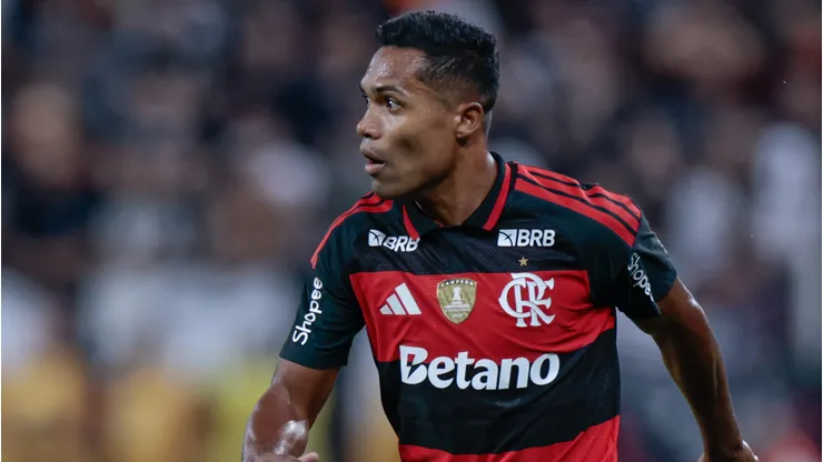 SP - SAO PAULO - 22/03/2026 - BRASILEIRO A 2026, CORINTHIANS X FLAMENGO - Alex Sandro jogador do Flamengo durante partida contra o Corinthians no estadio Arena Corinthians pelo campeonato Brasileiro A 2026. Foto: Marcello Zambrana/AGIF