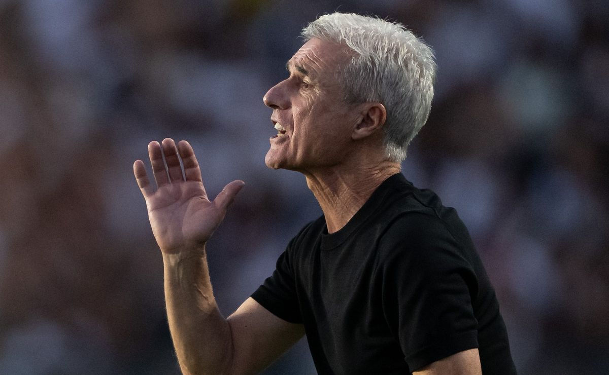 Luís Castro critica desempenho do Grêmio como visitante e detalha falhas técnicas: “Não há como esconder”
