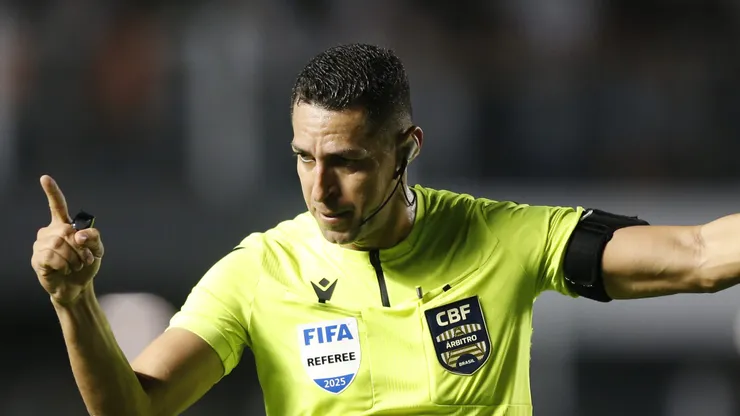 Rodrigo José Pereira está sendo muito criticado por flamenguistas e corintianos. Foto: Miguel Schincariol/Getty Images