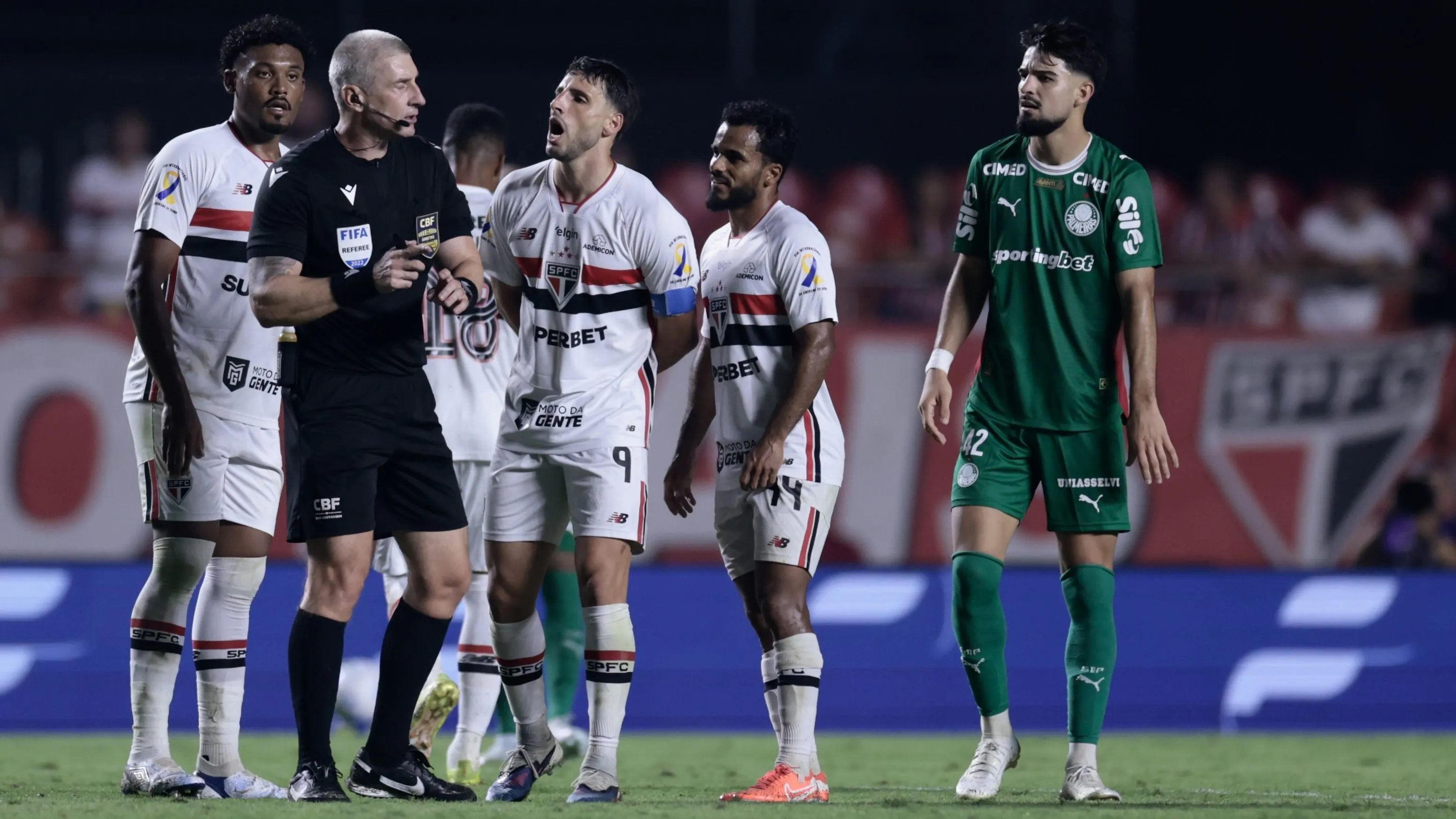 São Paulo foi novamente derrotado pelo Palmeiras - Foto: Marcello Zambrana/AGIF.