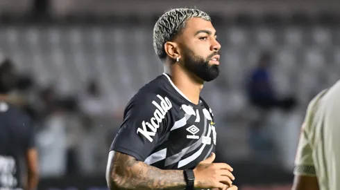 Gabigol jogador do Santos durante aquecimento antes da partida contra o Sao Paulo no estadio Vila Belmiro pelo campeonato Brasileiro A 2026.
