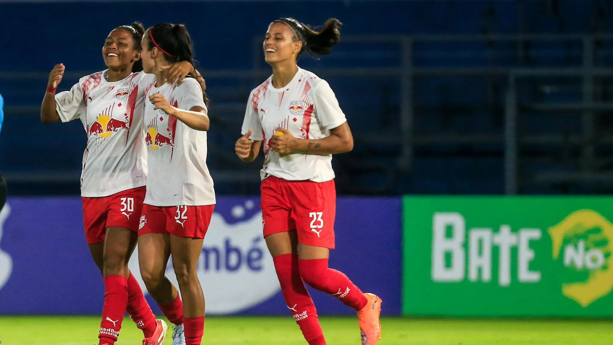 Duda Rodrigues celebra gol pelo Red Bull Bragantino