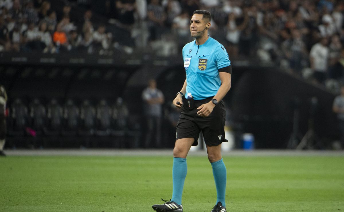 Corinthians explode com arbitragem contra o Flamengo, e diretoria se irrita: “como não foi ao VAR?”