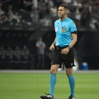 Corinthians reclama de arbitragem e pênalti não marcado