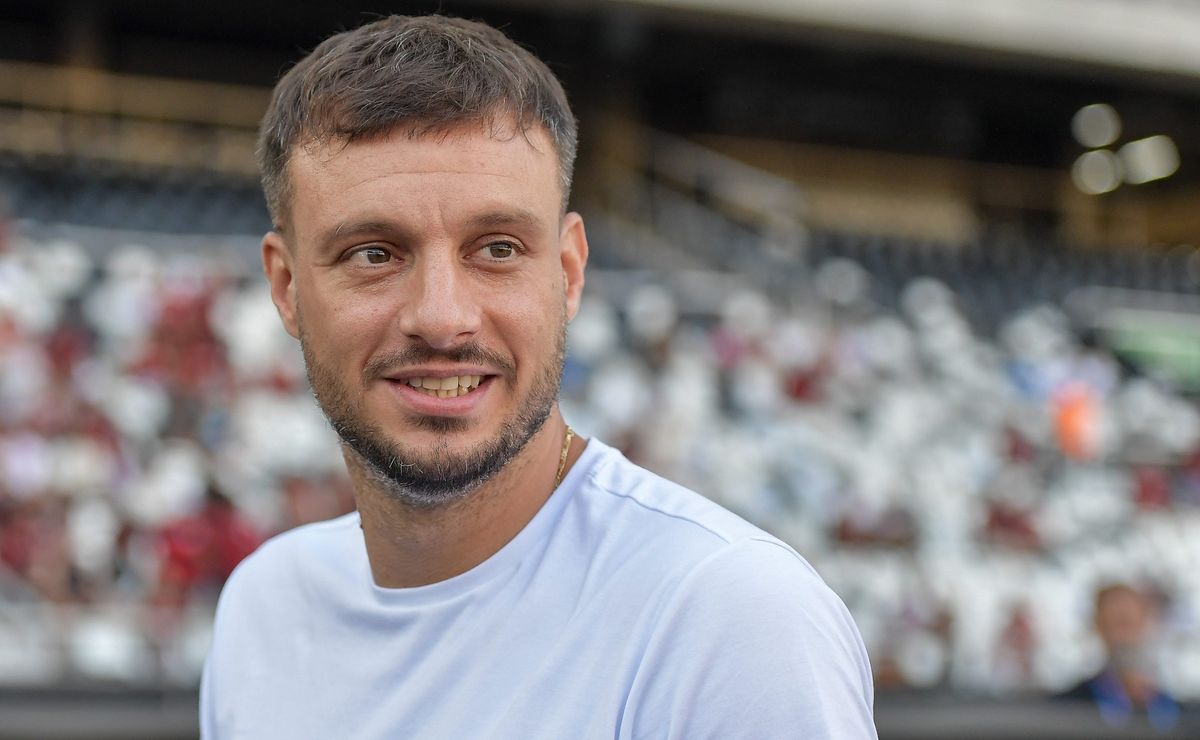 Representante de Martín Anselmi descarta acordo com o Botafogo e quer valor integral da multa