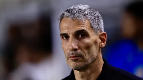 Vojvoda durante jogo do Santos, clube que ele trabalhou anteriormente.