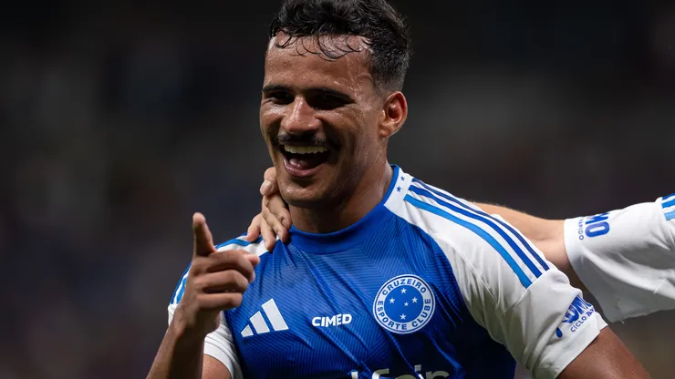 Kaiki comemora gol pelo Cruzeiro - Foto: Alessandra Torres/AGIF