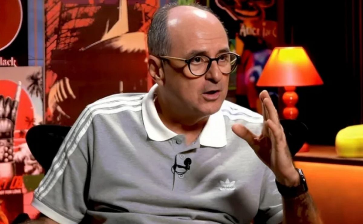 Carlos Simon aponta pênalti em André e contesta expulsão de Evertton Araújo em Corinthians x Flamengo